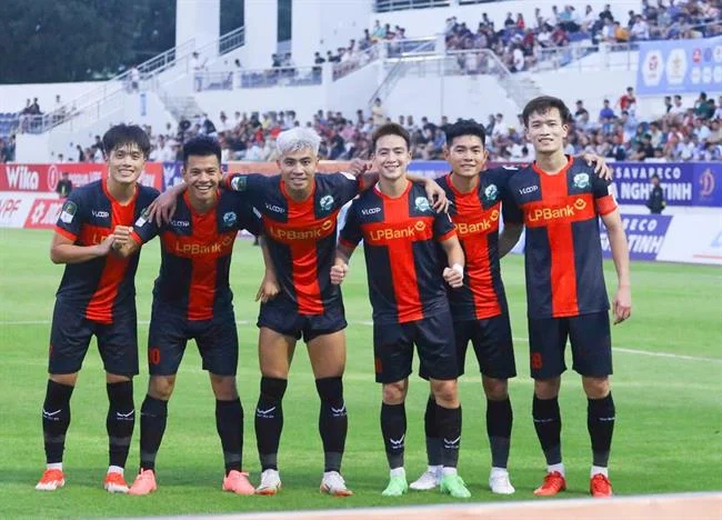 Người chơi đọc điều khoản dịch vụ
